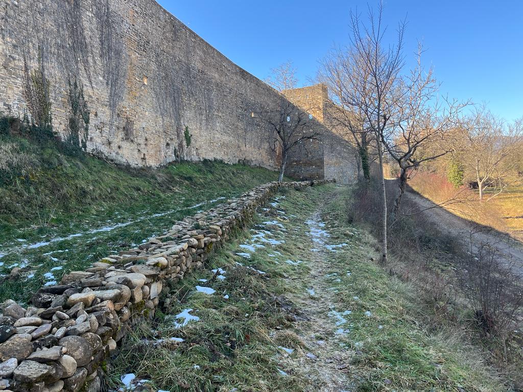 Aínsa emprende la última fase de las obras de recuperación del acceso al frente norte de la Villa Medieval con una inversión próxima a los 280.000 euros